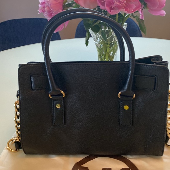 Michael Kors midsize carryall in black - Picture 2 of 8